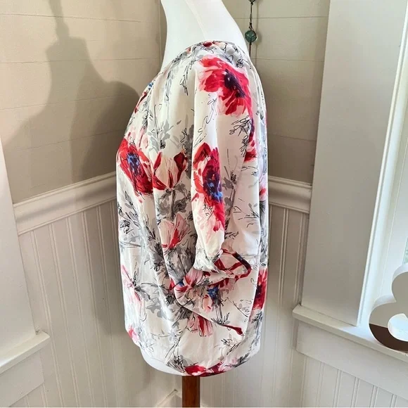 Cabi Blouse 100% Silk #399 Gray Red Poppy Floral Flower Fairy Top Oversized - Picture 4 of 12